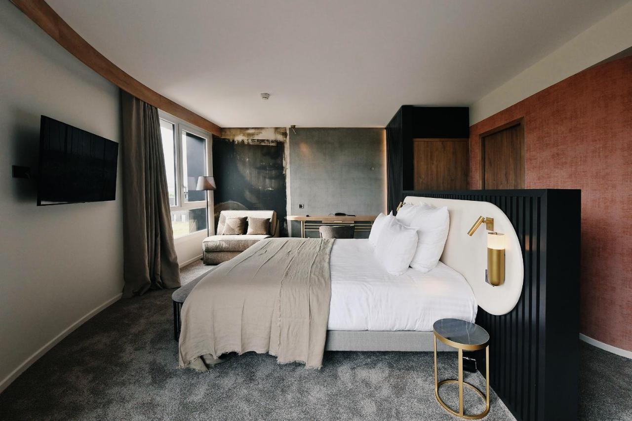 Deluxe Suite 1 King Bed 2 Sofa Beds