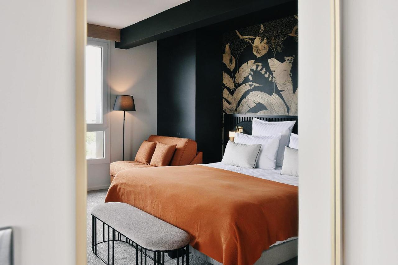 Deluxe Suite 1 King Bed 2 Sofa Beds