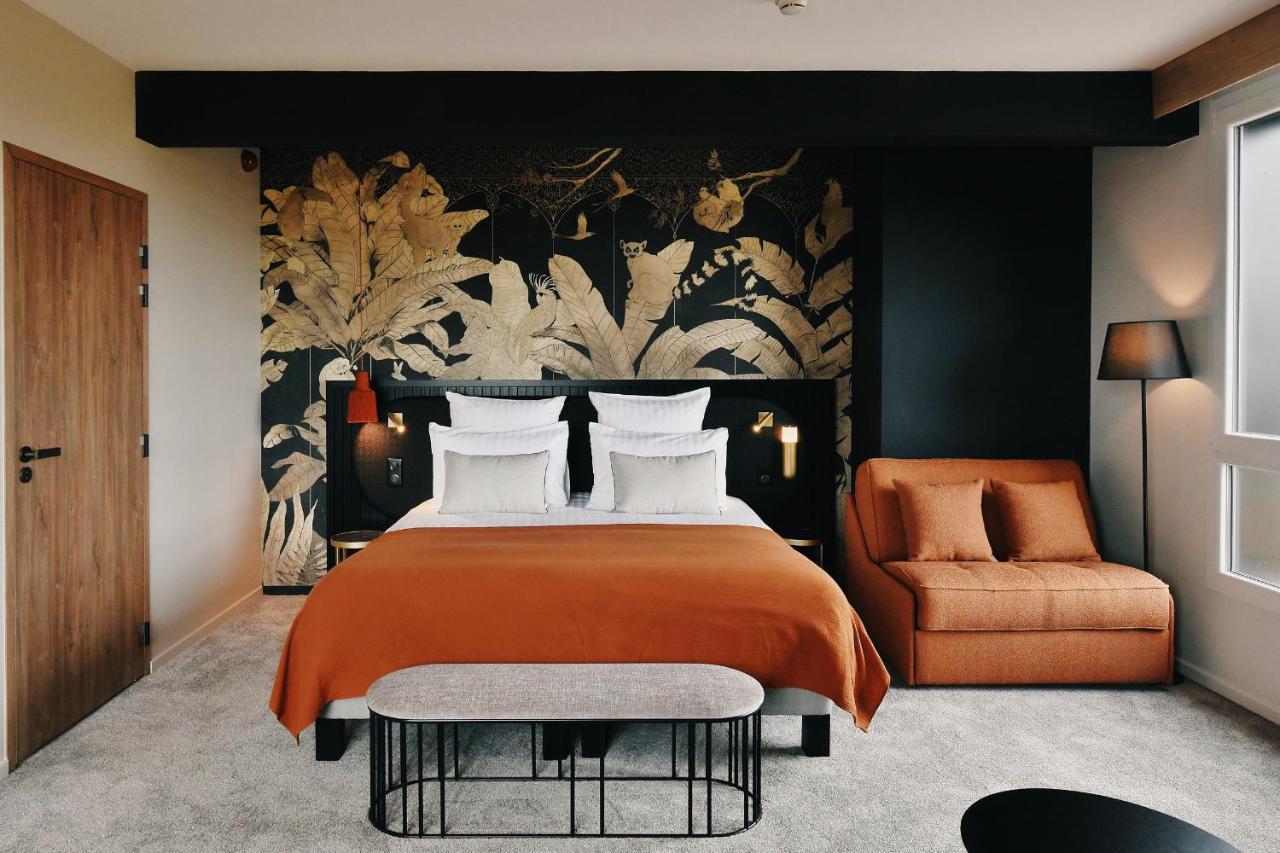 Deluxe Suite 1 King Bed 2 Sofa Beds